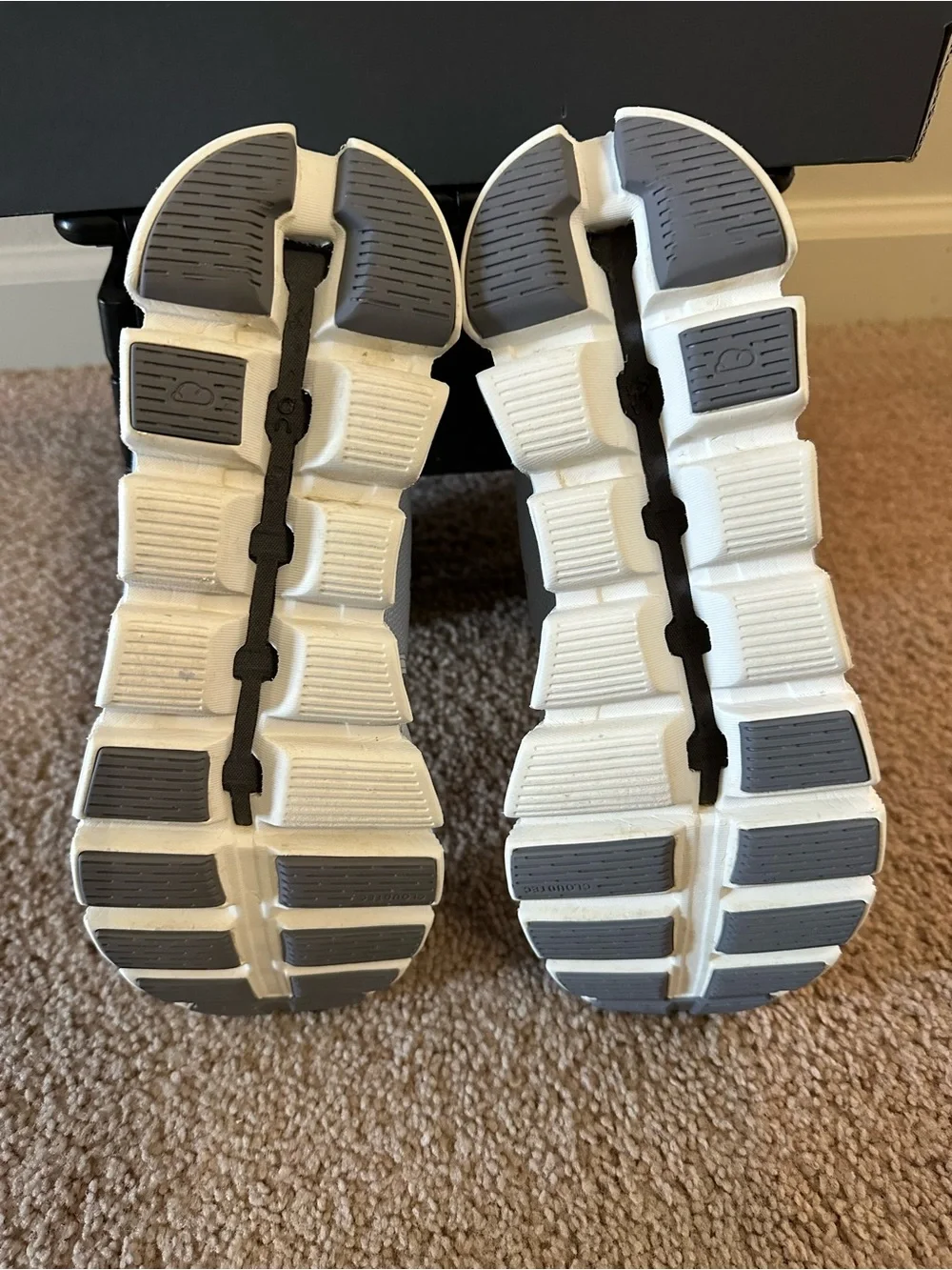 On Running Cloud 5 Women’s Size W9.5 color Heather/Fossil